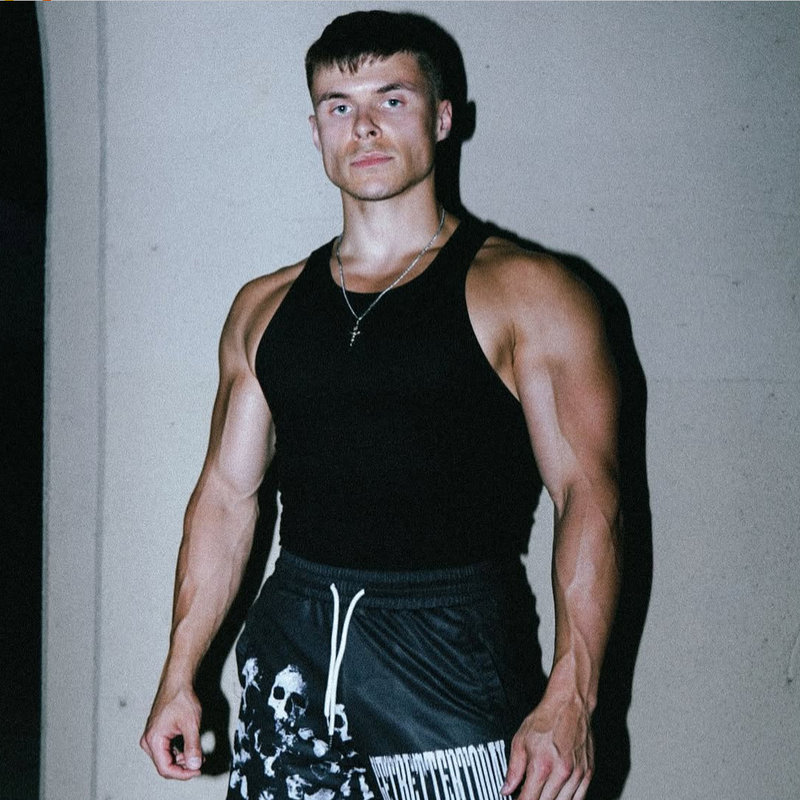 Portrait of Dylan Kosek, natural pro bodybuilder and 1-on-1 coach at Iron Physique
